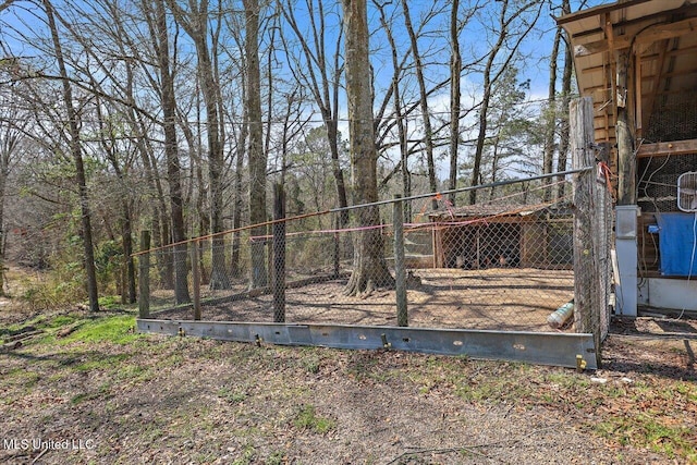 view of yard featuring exterior structure and an outdoor structure