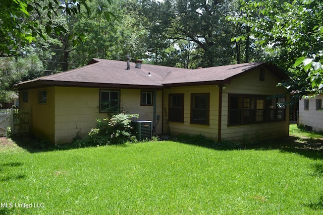 236 E Moon St, Ridgeland, MS 39157 - back of house featuring roof with shingles