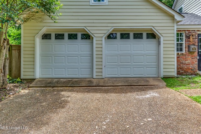 767 Sherwood Dr, Jackson, MS 39216 - garage with driveway