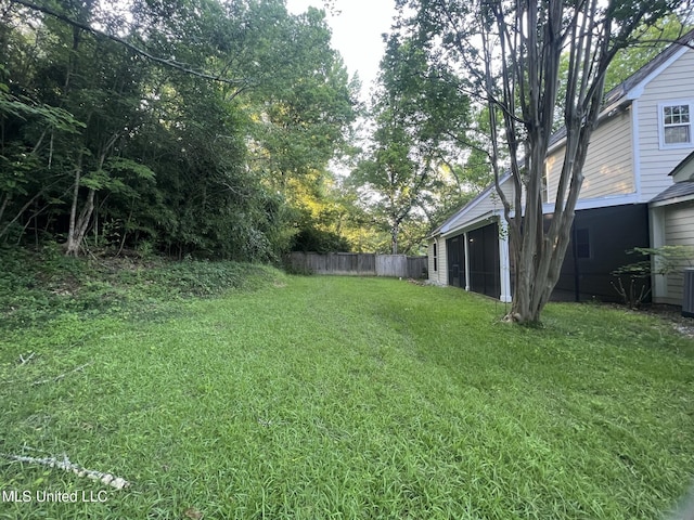 767 Sherwood Dr, Jackson, MS 39216 - view of yard