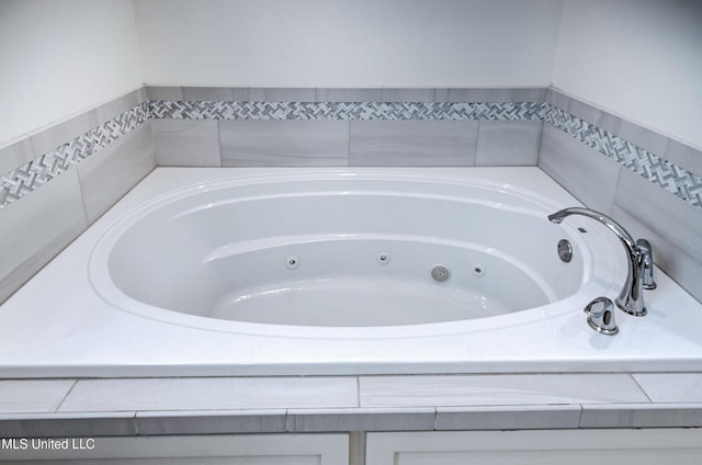 220 S Woodcreek Rd, Madison, MS 39110 - full bathroom with a whirlpool tub