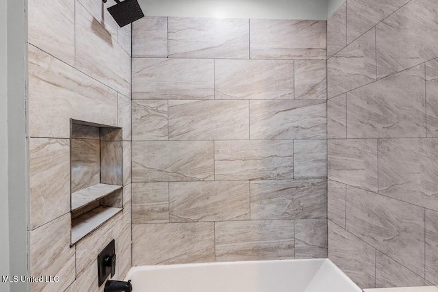 bathroom with tiled shower / bath combo