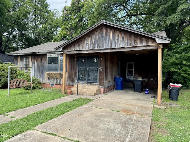 221 N Third Ave, Cleveland, MS 38732 - view of front of home featuring concrete driveway, a front yard, a shingled roof, and a carport