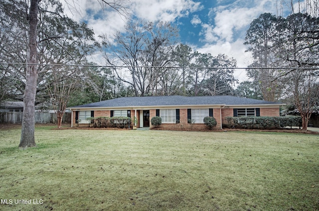 single story home with a front lawn