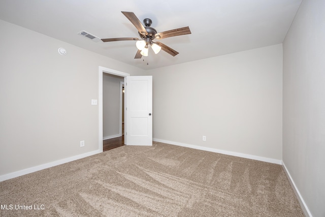 carpeted spare room featuring ceiling fan