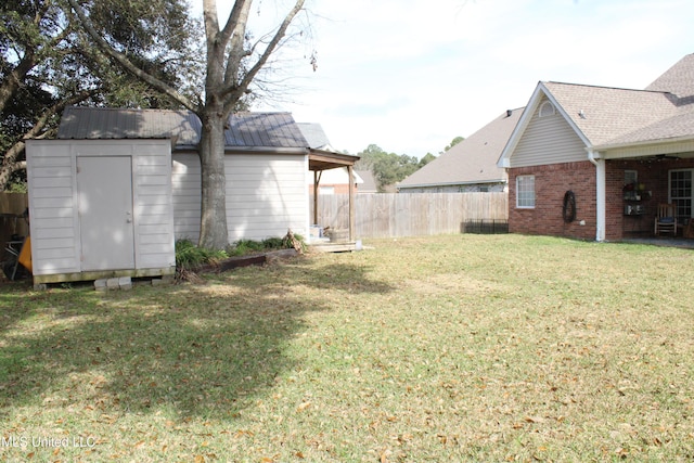 view of yard with a storage shed