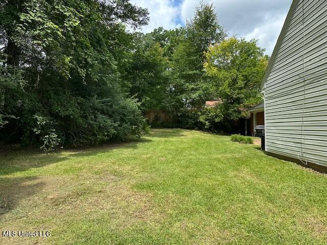 1613 Springridge Dr, Jackson, MS 39211 - view of green lawn