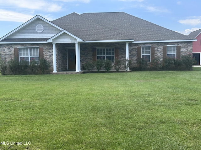 8101 Pecan Ridge Dr, Moss Point, MS 39562 - craftsman house with roof with shingles and a front lawn
