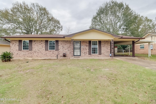 ranch-style house featuring a front lawn and a carport