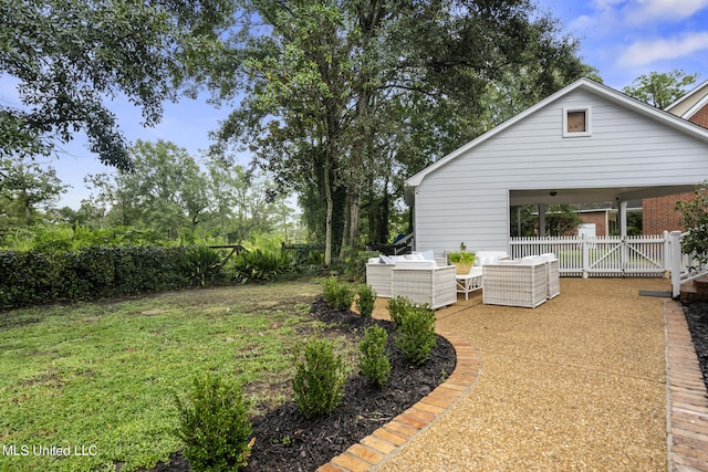 view of yard featuring fence and an outdoor living space