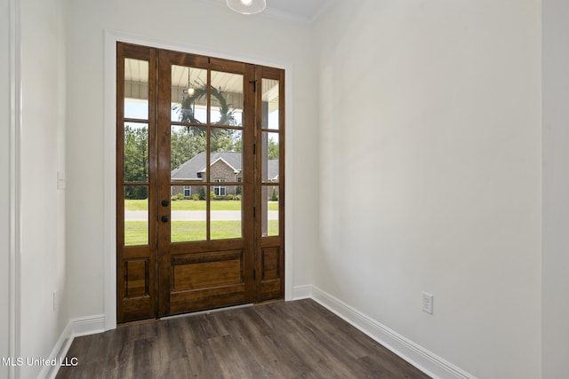 entryway with baseboards, ornamental molding, and dark wood-style floors