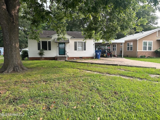 504 Yale St, Cleveland, MS 38732 - ranch-style home with driveway, a front lawn, entry steps, and crawl space