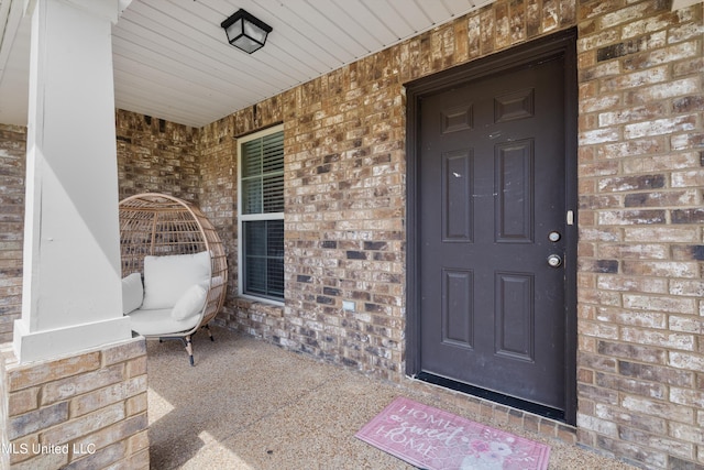 property entrance featuring a porch