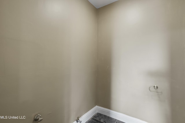 1400 Magnolia Bluff Dr, Gautier, MS 39553 - laundry area featuring baseboards