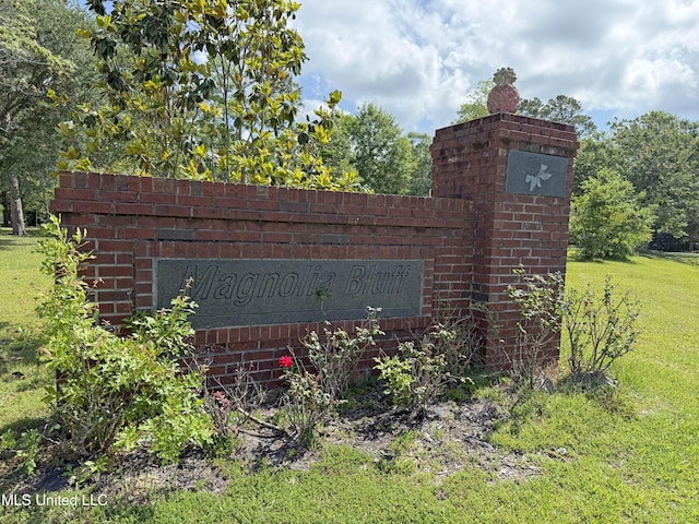 1400 Magnolia Bluff Dr, Gautier, MS 39553 - community sign featuring a yard