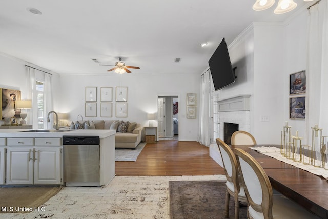 251 Greensview Dr, Brandon, MS 39047 - kitchen featuring dishwasher, a sink, gray cabinets, light wood-type flooring, and ceiling fan