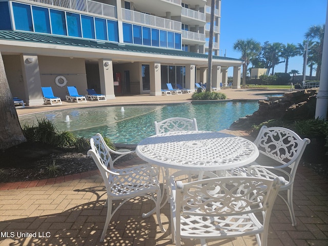 view of swimming pool featuring a patio