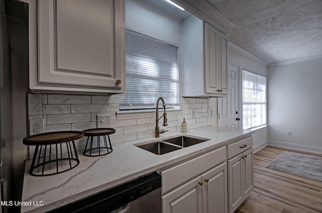 226 N Shenandoah Rd, Brandon, MS 39047 - kitchen with a textured ceiling, light wood-style flooring, tasteful backsplash, crown molding, and stainless steel dishwasher