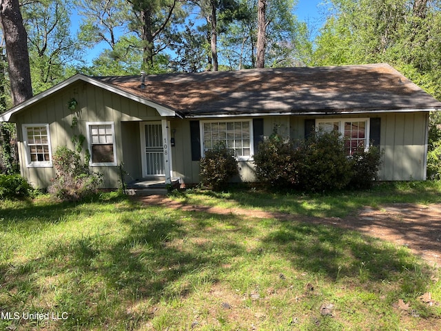 single story home featuring a front yard