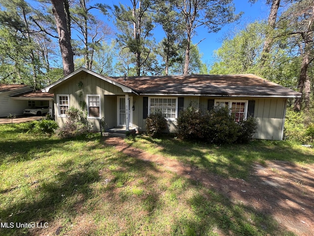 single story home with a front lawn