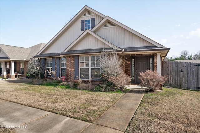 view of front of house featuring a front lawn