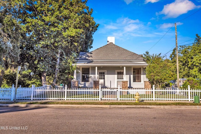 view of front facade with covered porch