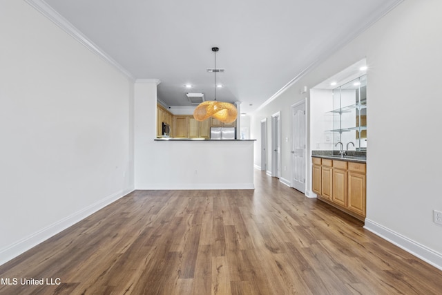 interior space with recessed lighting, baseboards, wood finished floors, and crown molding