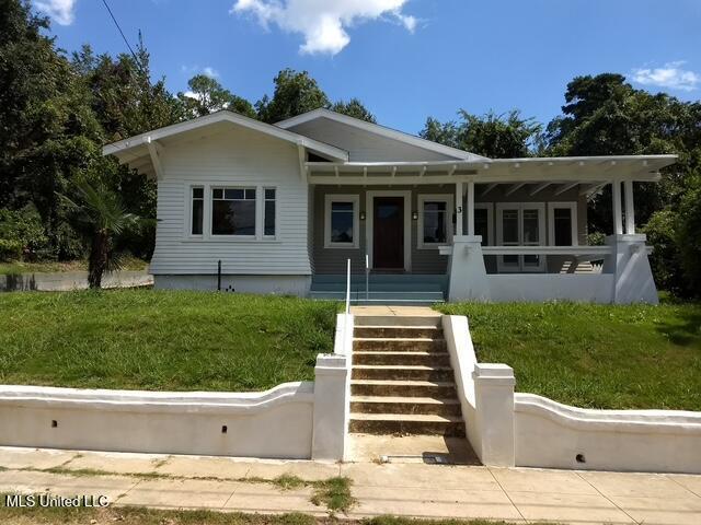 3 New St, Natchez, MS 39120 - bungalow-style house with a porch, a front yard, and stairway