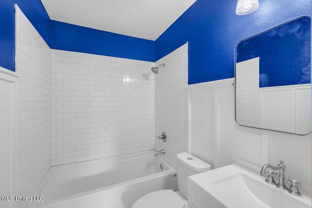 6544 Columbus Cir, Ocean Springs, MS 39564 - full bathroom with bathtub / shower combination, a wainscoted wall, vanity, and a textured wall