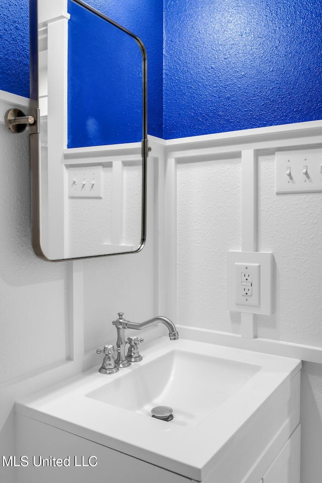 6544 Columbus Cir, Ocean Springs, MS 39564 - bathroom with vanity and a textured wall