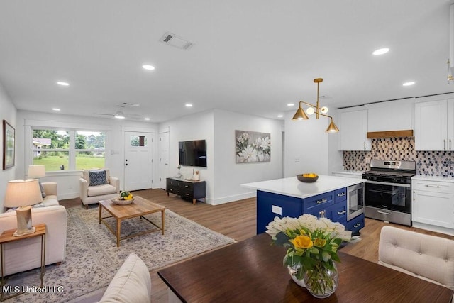 6544 Columbus Cir, Ocean Springs, MS 39564 - living room featuring light wood-style flooring and recessed lighting