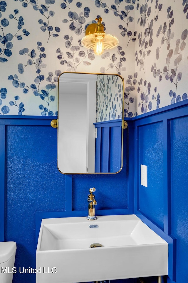 6544 Columbus Cir, Ocean Springs, MS 39564 - bathroom with wallpapered walls and a sink