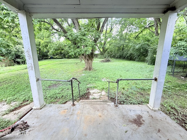 1057 Adams St, Grenada, MS 38901 - view of patio