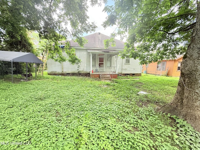 1057 Adams St, Grenada, MS 38901 - rear view of house featuring crawl space and a lawn