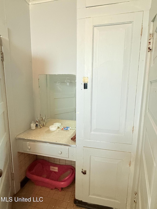 1057 Adams St, Grenada, MS 38901 - view of bathroom