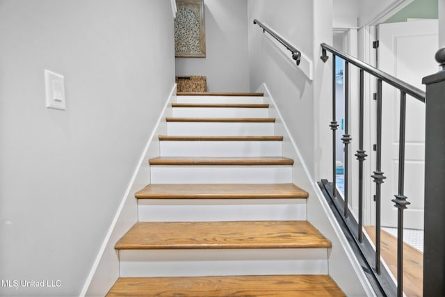 1075 S Laughter Rd, Hernando, MS 38632 - view of stairway