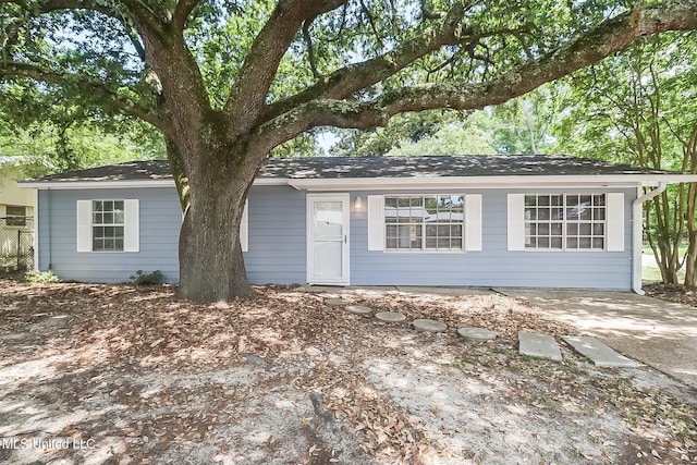 view of front of property