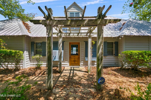 view of front of home featuring a porch