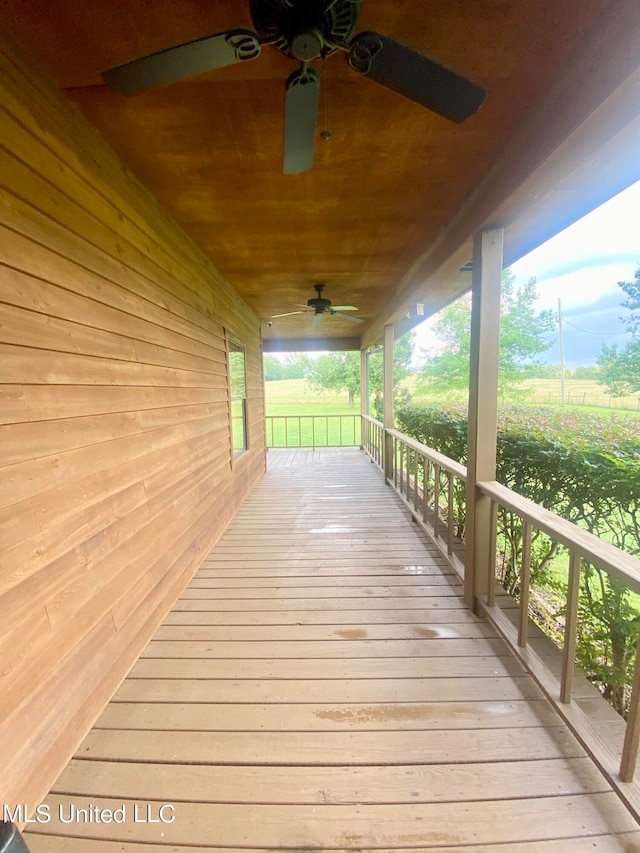 deck with ceiling fan