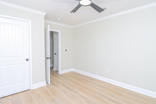 unfurnished bedroom with ornamental molding, light hardwood / wood-style floors, and ceiling fan