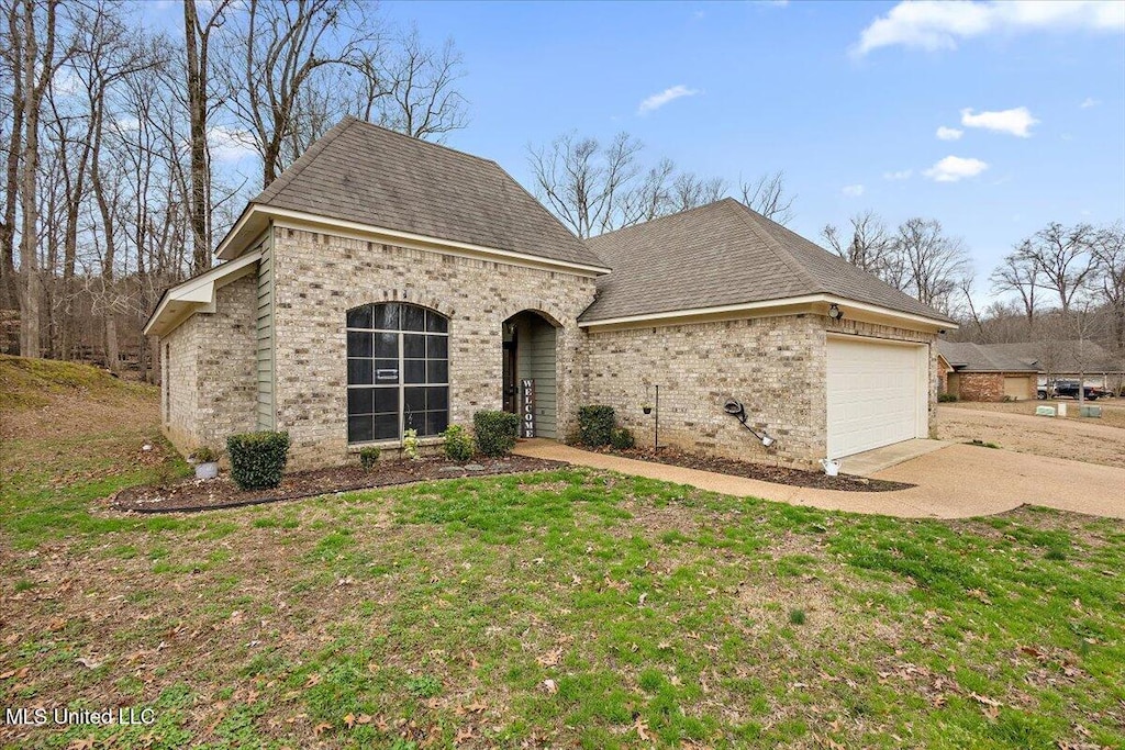 view of front of house with a garage and a front yard