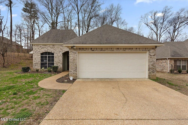 view of front of home featuring a garage and a front yard