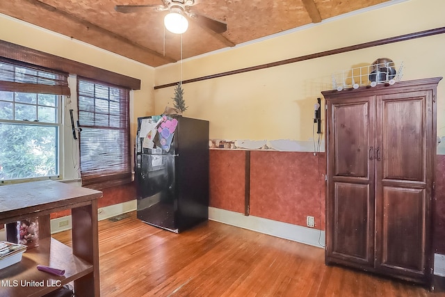 kitchen featuring light wood-style floors, freestanding refrigerator, baseboards, and a ceiling fan