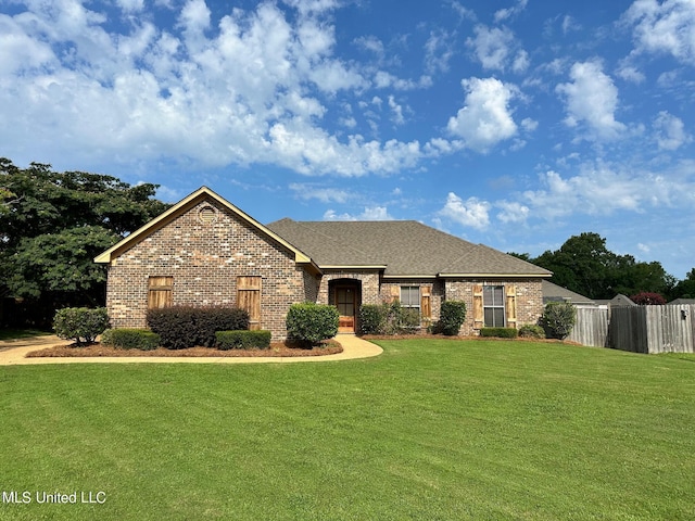 view of front facade with a front lawn