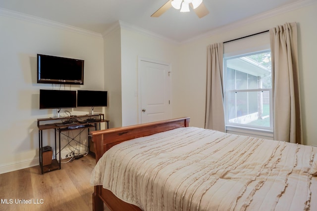 6811 Old Fort Bayou Rd, Ocean Springs, MS 39564 - bedroom with light wood finished floors, baseboards, crown molding, and a ceiling fan