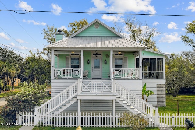 view of front of home featuring a front yard, ceiling fan, and a porch