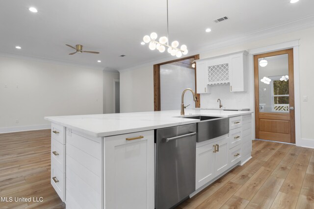 kitchen with stainless steel dishwasher, ornamental molding, visible vents, a sink, and light wood-style floors