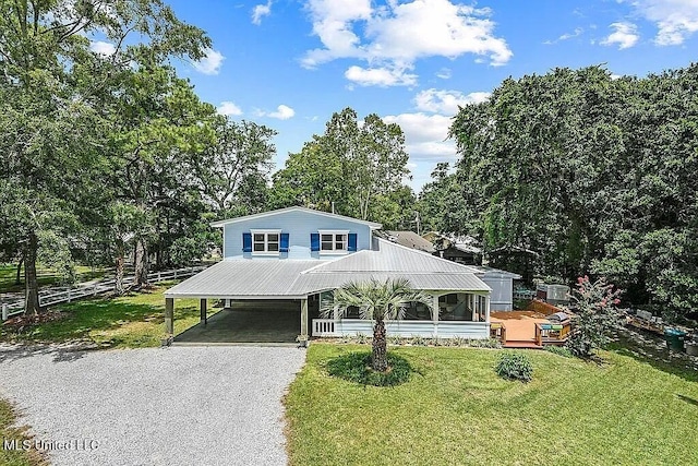 view of front of house featuring a front lawn and a carport