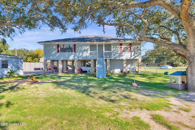 view of front facade featuring a front yard and a carport