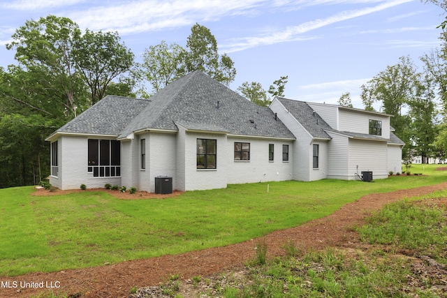 231 Oakside Trl, Madison, MS 39110 - back of property featuring roof with shingles, central air condition unit, and a yard